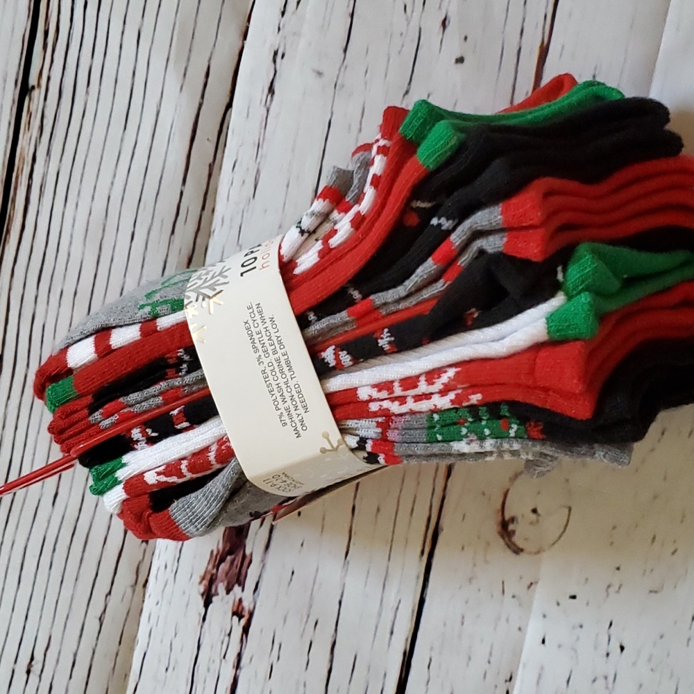 🆕️ TEN PAIRS OF KIDS HOLIDAY SOCKS 🎄